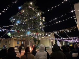 “Natale a Torre Alemanna”: Albero dei desideri, musica, clown e luna park per le feste di Borgo Libertà